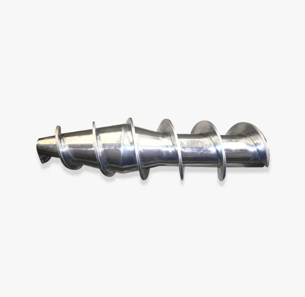 Why is precise control of the clearance between the screw and the barrel wall crucial in rubber screw barrel design?